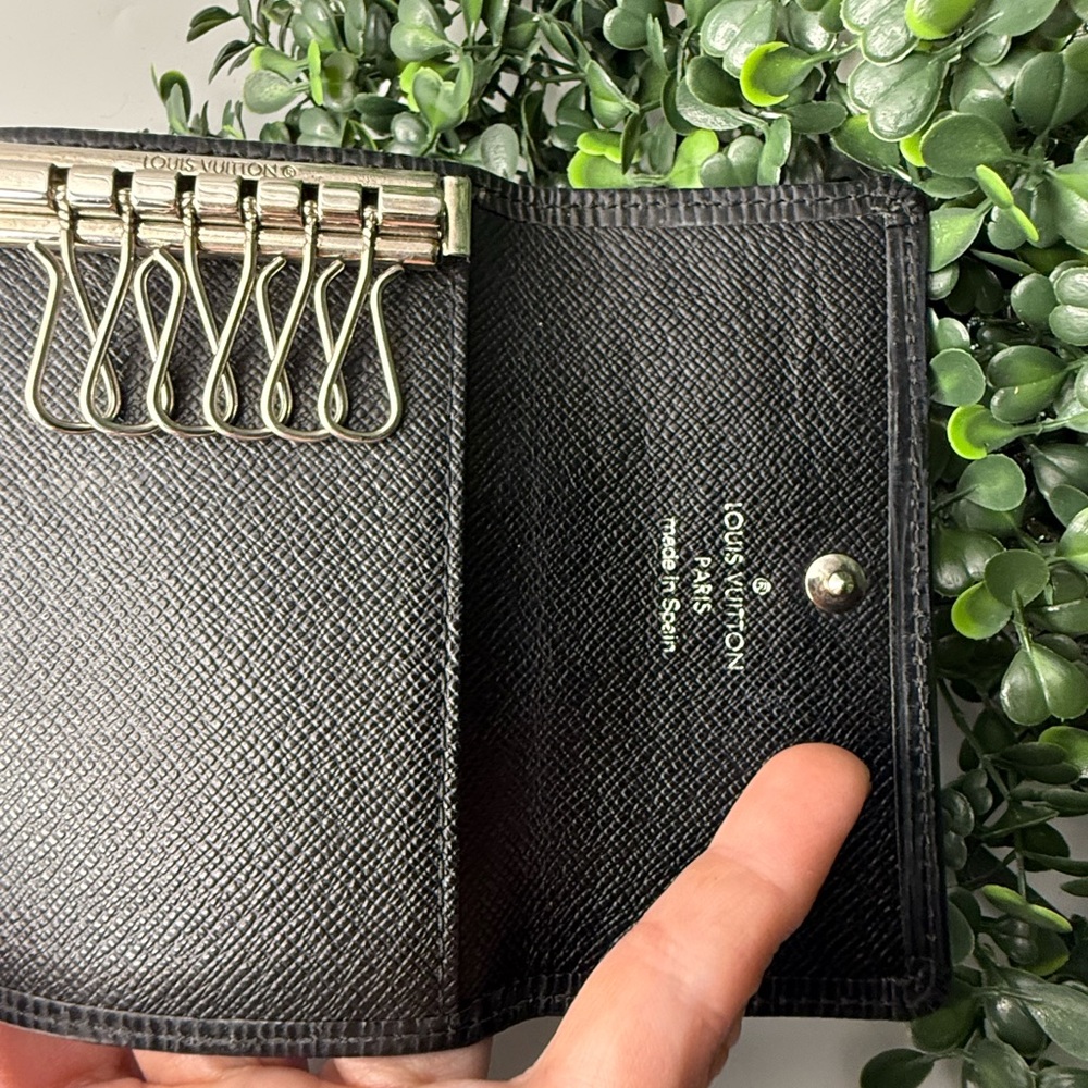 Louis Vuitton vintage black epi leather 6 key case - Picture 2 of 6